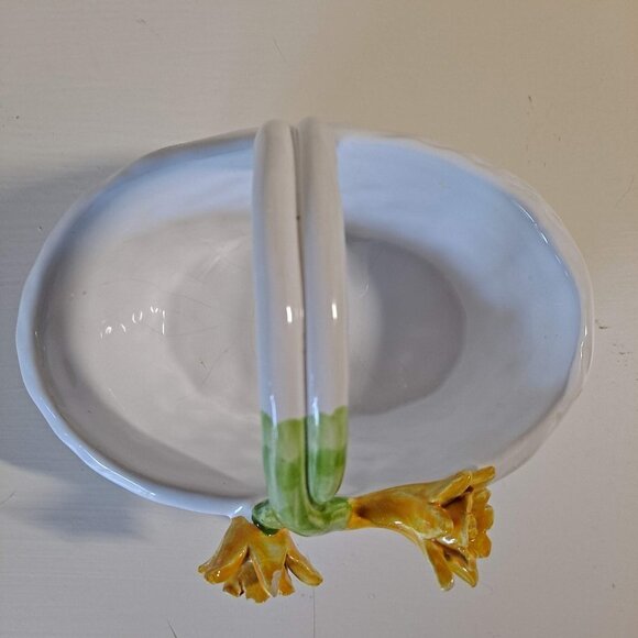 Studio Nova "Spring Garden" Round Handle Ceramic Basket with Daffodils - Picture 8 of 10